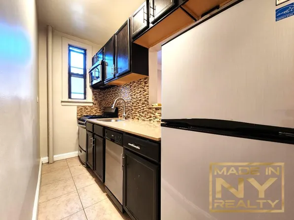 25-74 33rd Street image 1 of 7