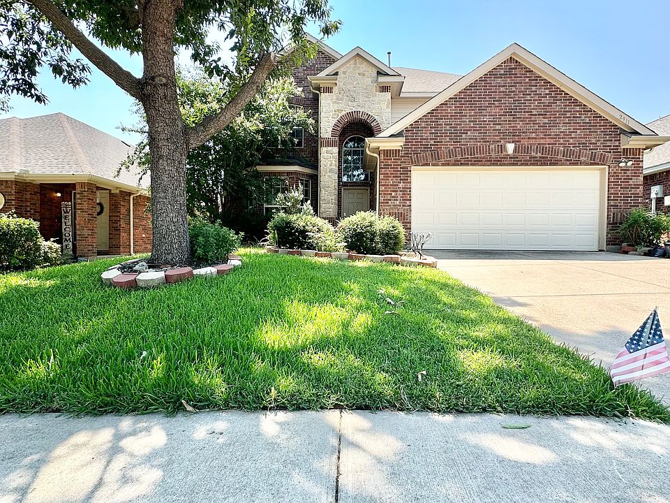 1st image of 2911 Holly Ln