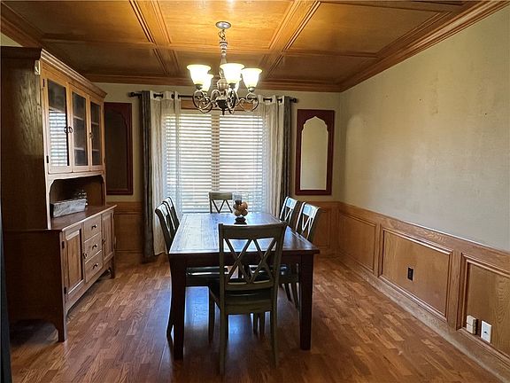 5th image of 2700 Red Hill Dr