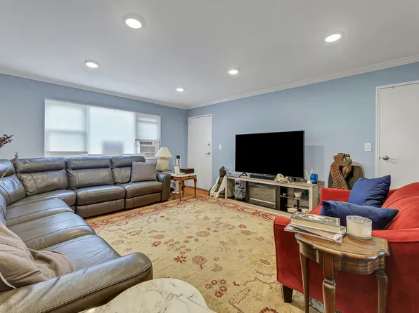 39-02 Dobrin Ct #A, Fair Lawn, NJ 07410