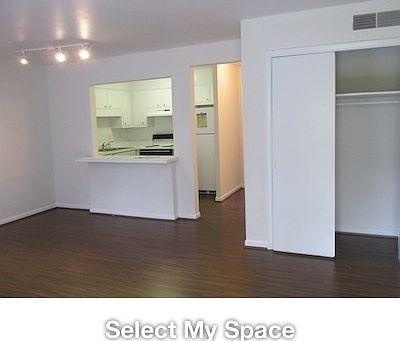 Living Room/Breakfast Bar