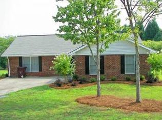 610 S Jeff Davis Dr, Fayetteville, GA 30215