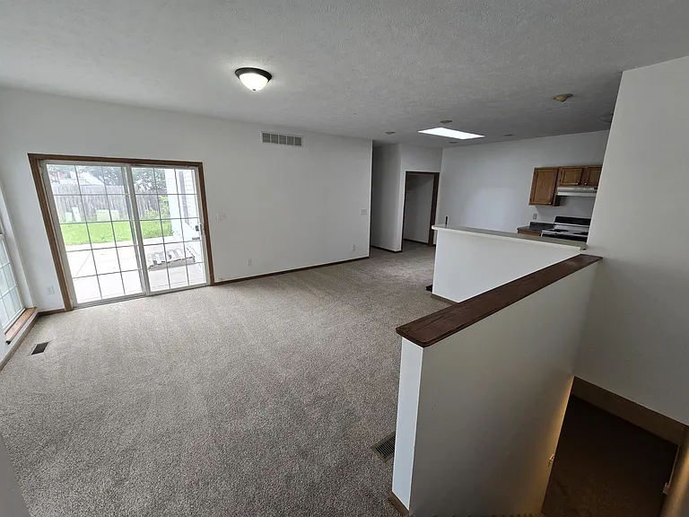 748 W Belmont Ave — Photo 2