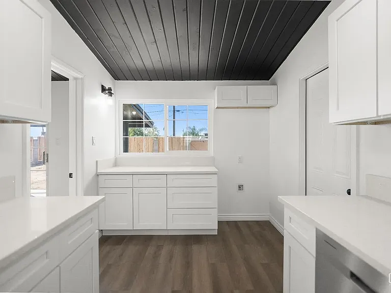 2904 Cornell St — Photo 6