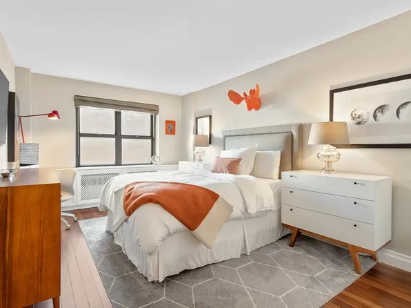 240 East 76th Street image 3 of 6