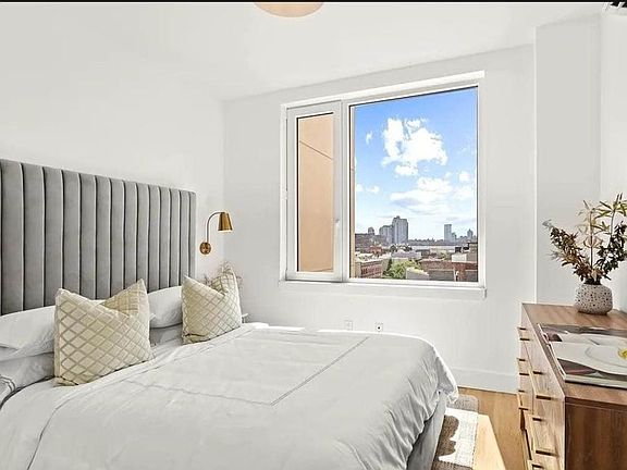 4th image of 161 Meserole Ave #6B