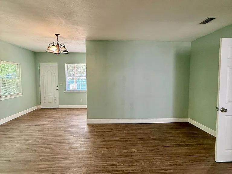 844 Saranac St — Photo 10