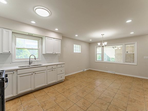 3rd image of 9997 Eden Ave