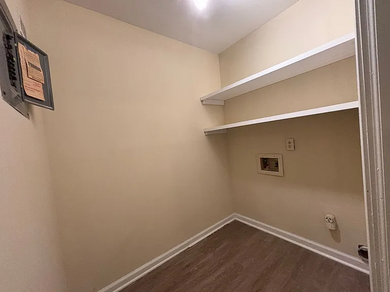 401 Chateau Dr SE — Photo 4