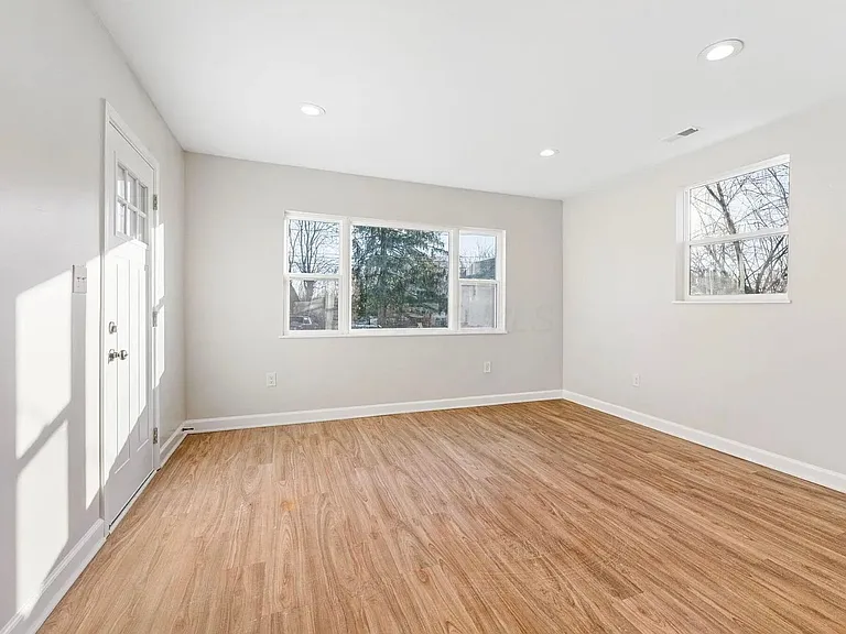 510 Glendower Ave — Photo 4