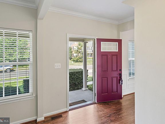 3rd image of 9 Wildwood Pl
