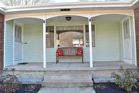 4 bed, 2103 sqft, $1,300 — Photo 3