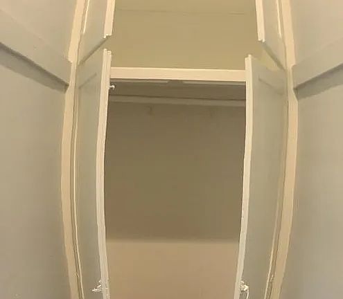 Walk In Closet - South Side