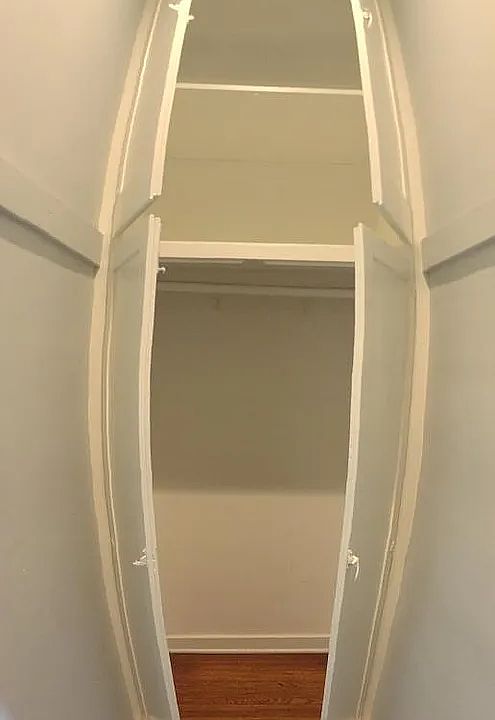 Walk In Closet - South Side