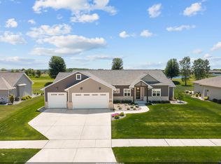 2157 Fox Point Cir, De Pere, WI 54115