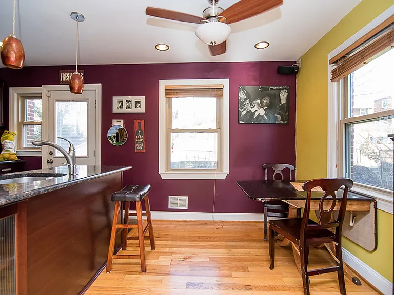 234 Nicholson St NE — Photo 4