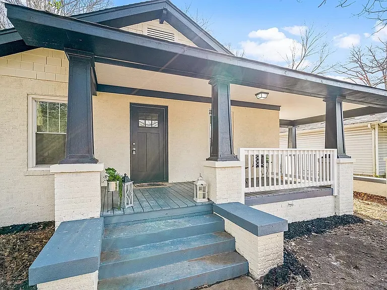 1033 S Josephine Boyd St — Photo 3
