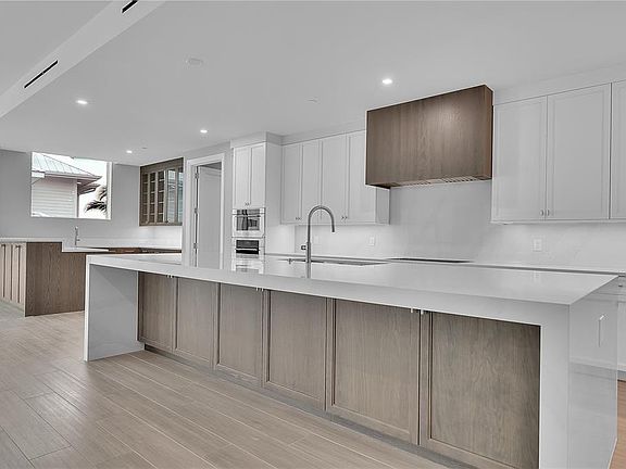 3rd image of 70 AVENIDA VENECCIA #304