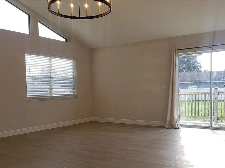 404 King Louis Ct — Photo 11