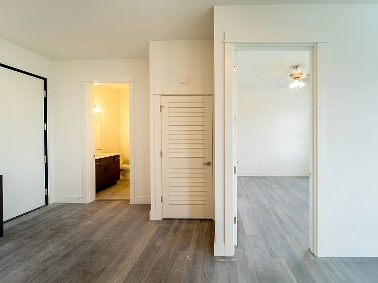 Janie Apartments — Photo 48