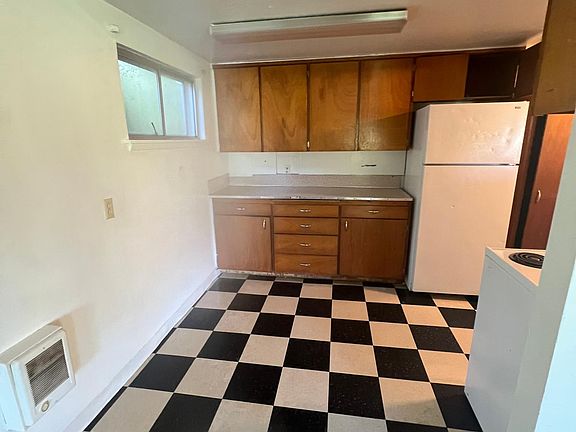 3rd image of 1810 NE Wheatland Dr APT B