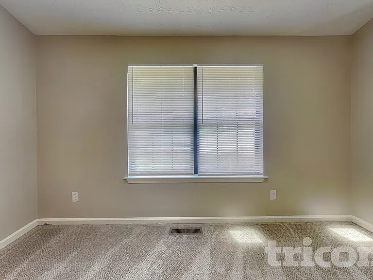 1515 Olde Oak Dr — Photo 3