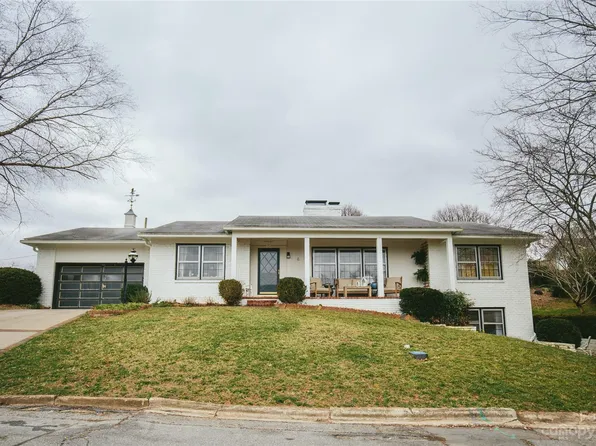 68 Buena Vista Dr, Canton, NC 28716