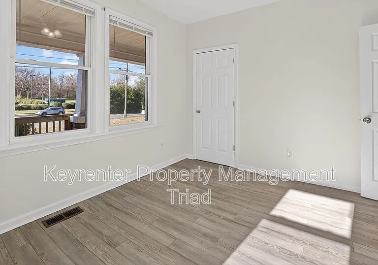 2405 Freeman Mill Rd — Photo 5
