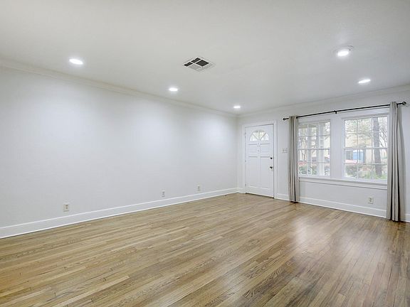 3rd image of 2204 Tower Dr