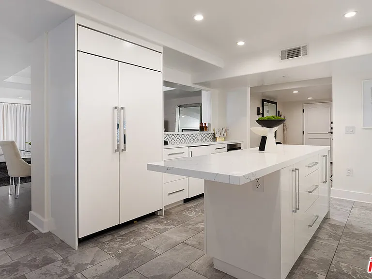 155 N Hamilton Dr #102 — Photo 15