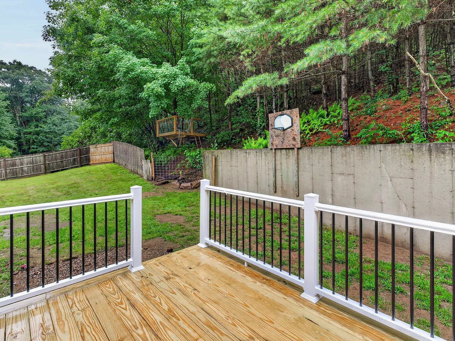 3 bed, 2200 sqft, $2,600 — Photo 3