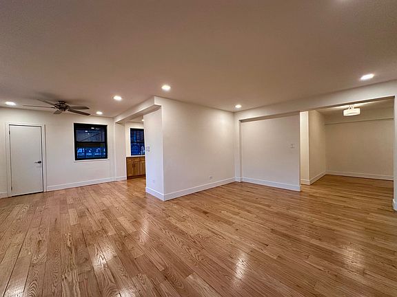 3rd image of 14935 Northern Blvd APT 1C