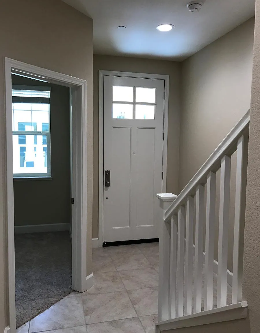 3 bed, 3.5 bath, 1683 sqft, $5,295 — Photo 3
