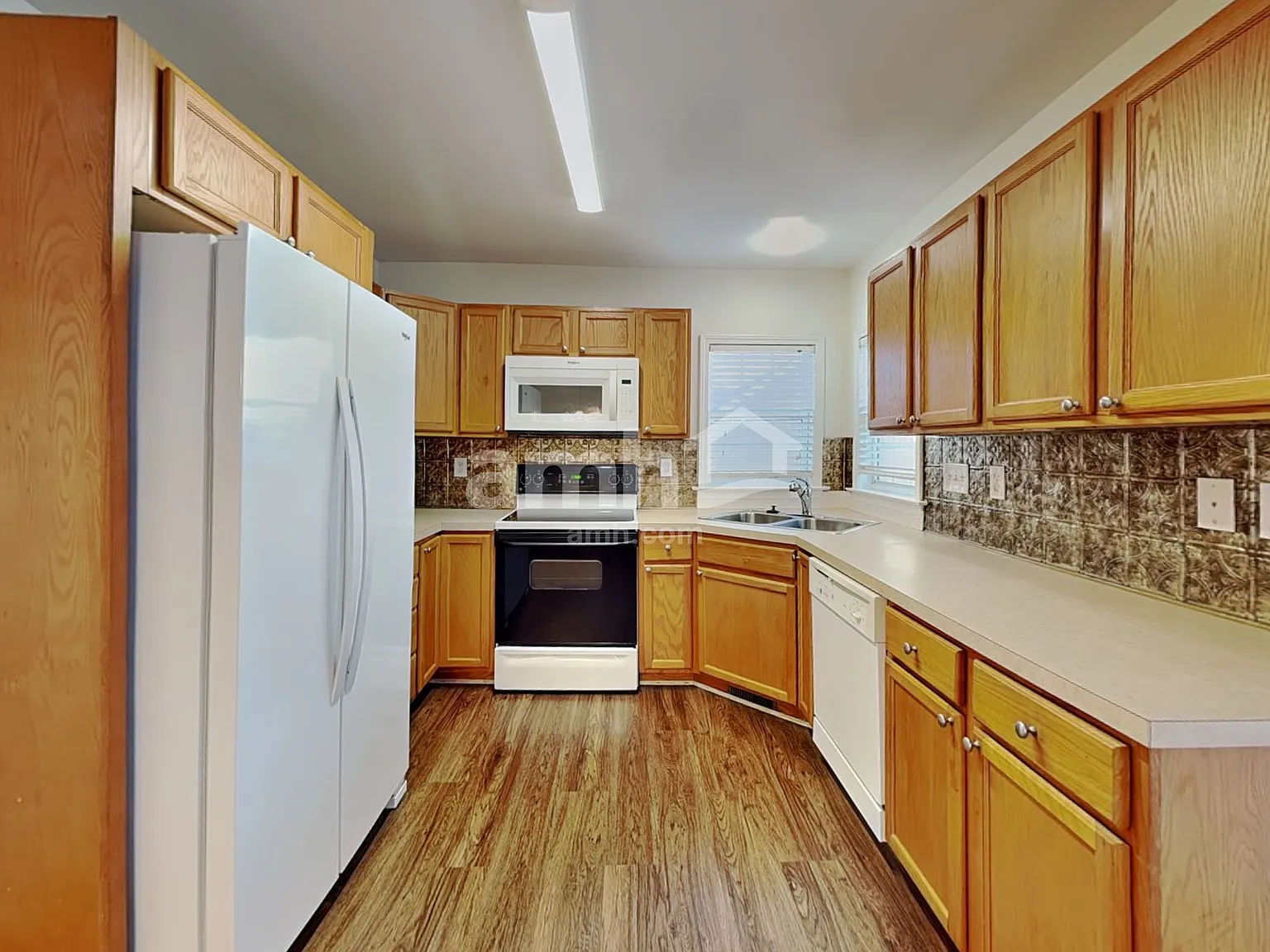 3 bed, 2.0 bath, 1695 sqft, $2,075 — Photo 3