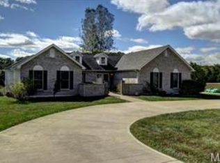 10598 Glen Oaks Dr, Festus, MO 63028