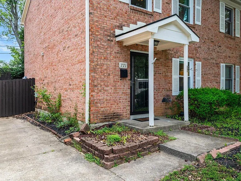 771 Spring Meadows Dr — Photo 2