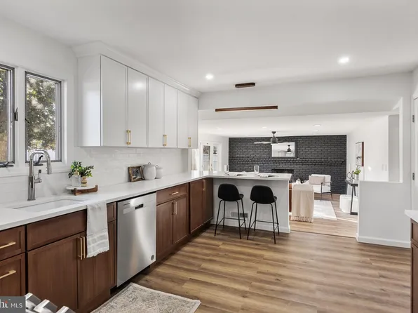 7 Orchid Ln, Cherry Hill, NJ 08002