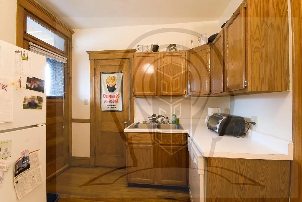 3 bed, 2.0 bath, $3,000 — Photo 2