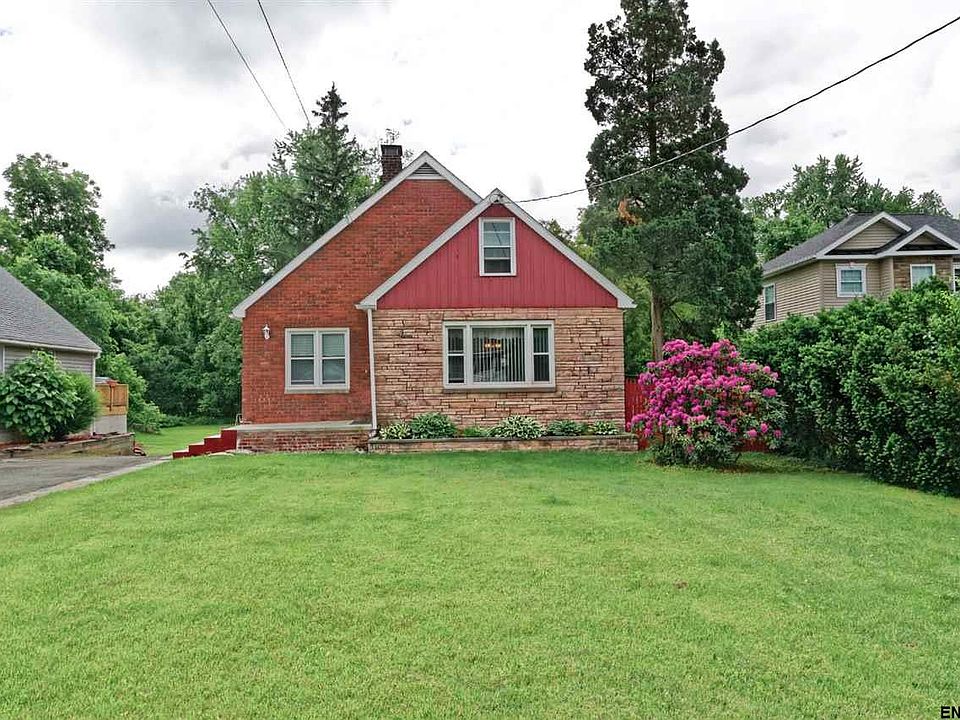 1st image of 11 Willowdale Ter