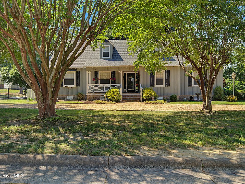 1st image of 902 Rollingwood Drive NW