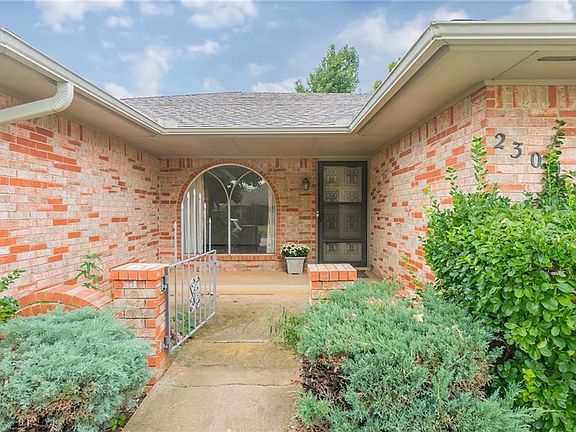 4th image of 2309 Cowan Pl