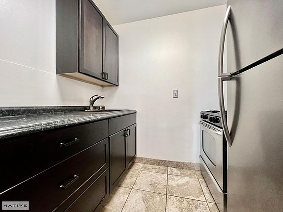 4th image of 514 E 13th St APT 1F