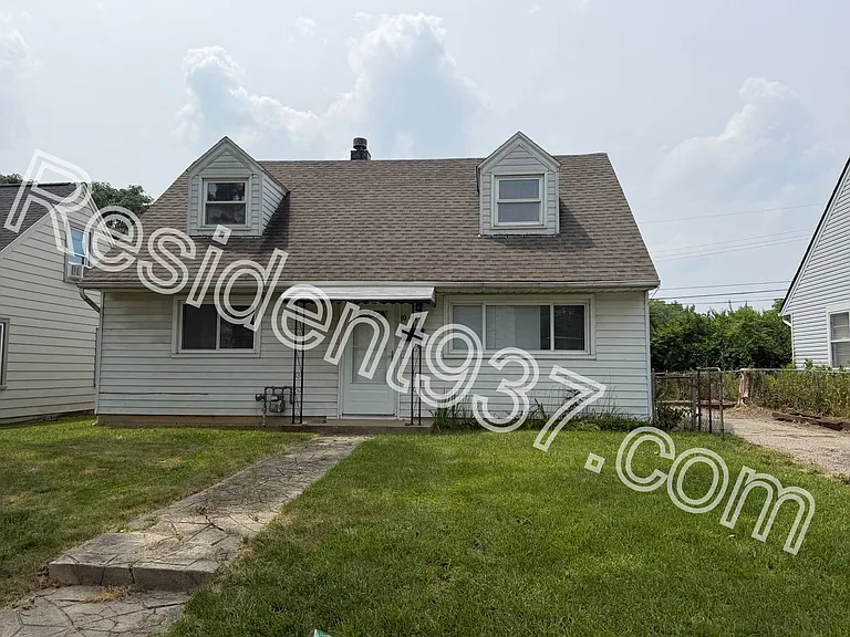 1047 Blakley Dr — Photo 1