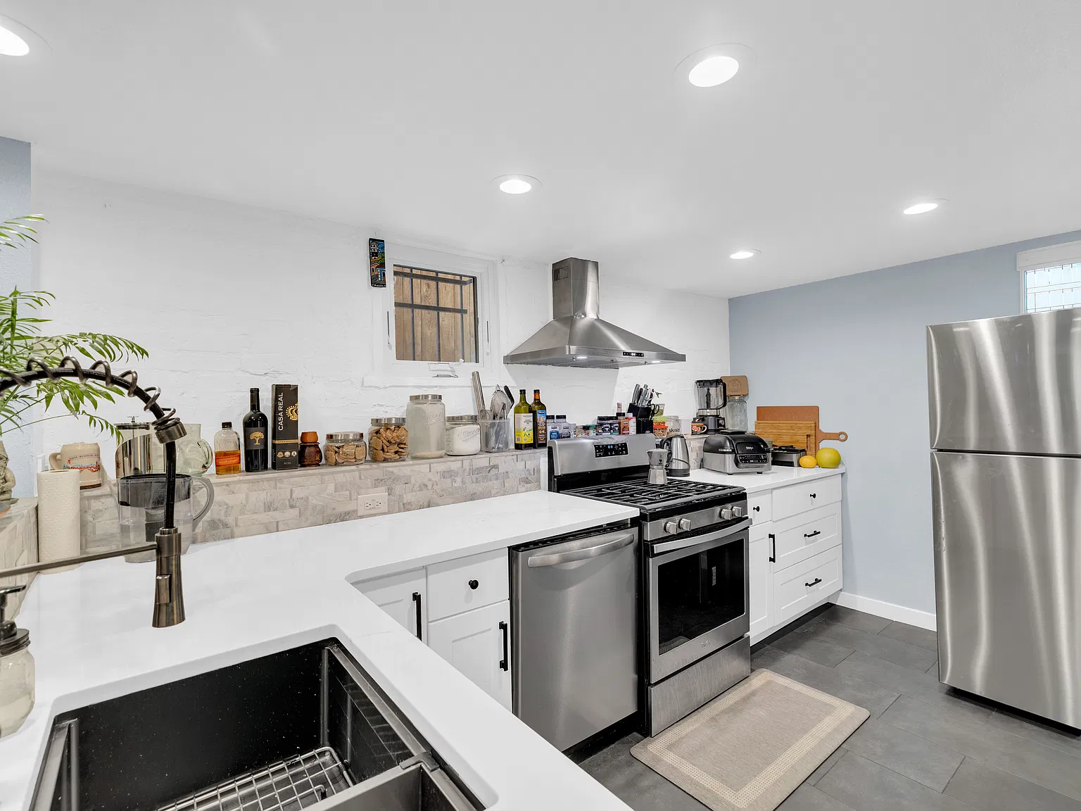 1 bed, 1000 sqft, $1,675 — Photo 3