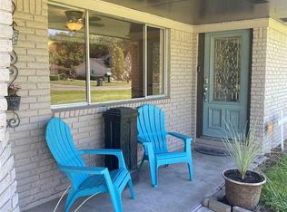 172 Live Oak St, Bridge City, TX 77611