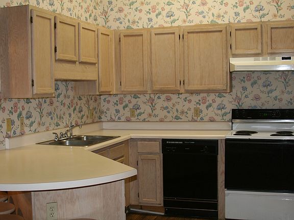 4th image of 1413 Southern Gardens Dr