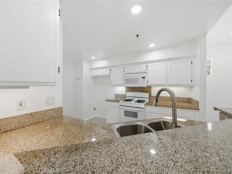 12921 Ternberry Ct — Photo 8