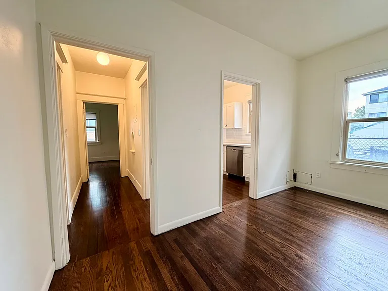5234 University Way NE — Photo 3