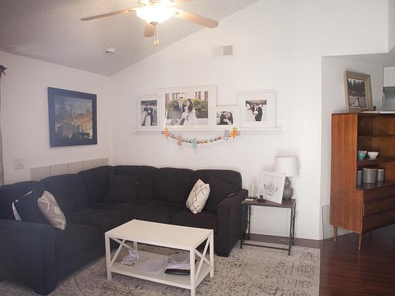 View of living room 2