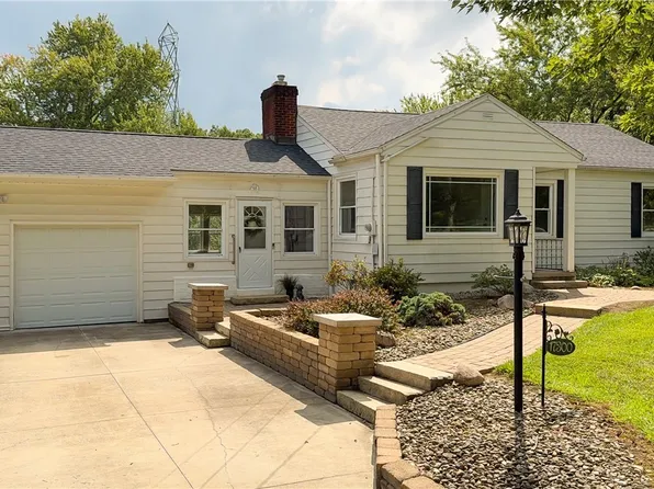 17300 Spanghurst Dr, Walton Hills, OH 44146